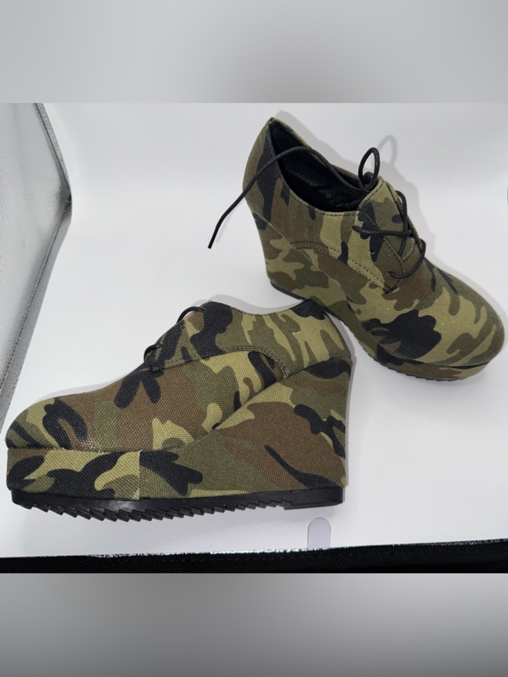 SHEIN Camo Platform Wedge Shoes Size 7 Fits 6.5 Chunky Lace Up Army Print Y2K - Picture 10 of 14